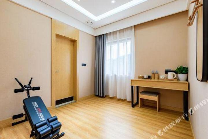 Quanji Business Travel Hotel (QujingQilin Garden Branch)