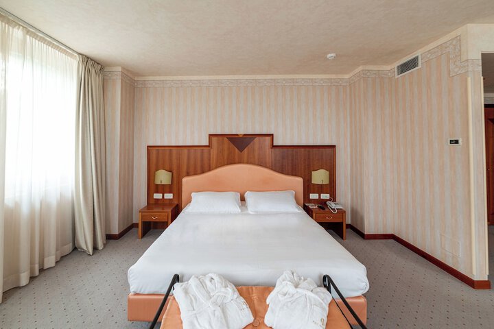 Room 22 of 80