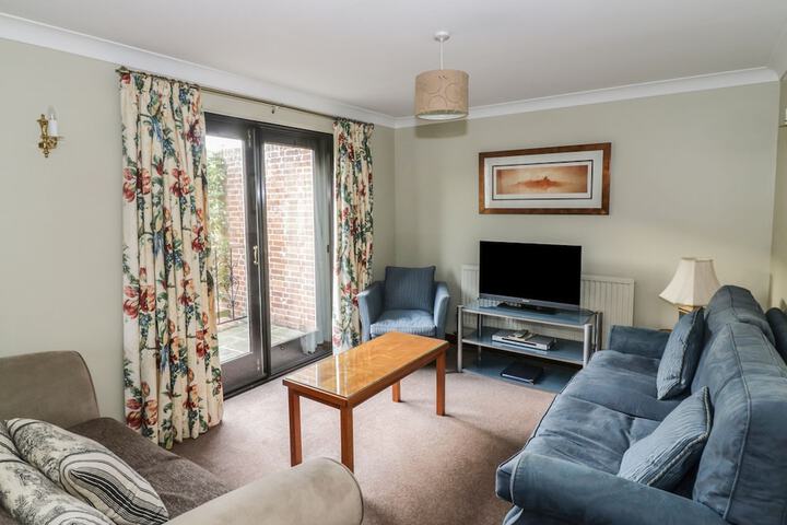 Room 2 of 8