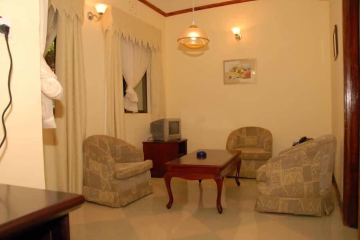 Room 3 of 6