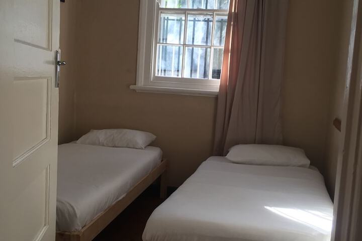 Room 4 of 16