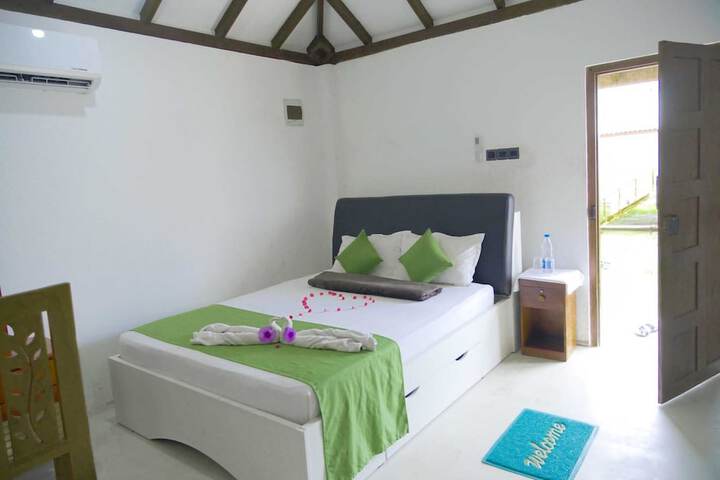 Room 4 of 12