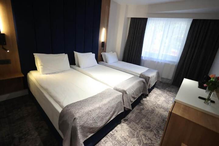 Room 12 of 18