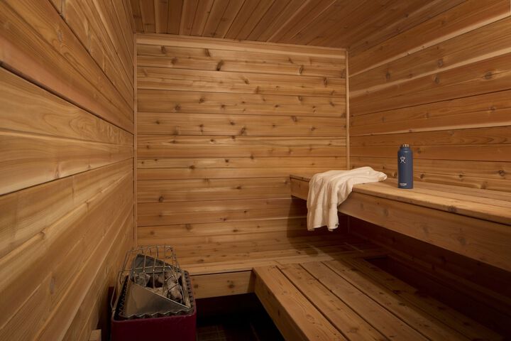 Indoor spa tub
