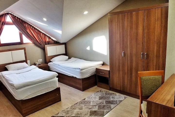 Room 6 of 24