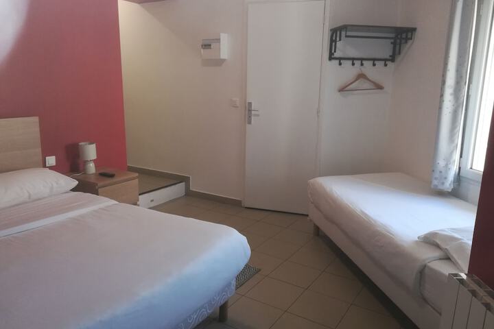 Room 10 of 27