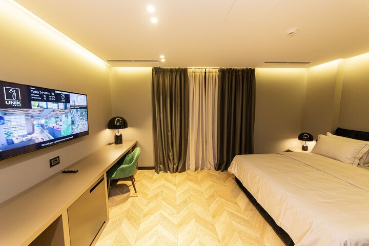 Room 9 of 77