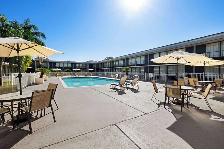 Pool Hotel