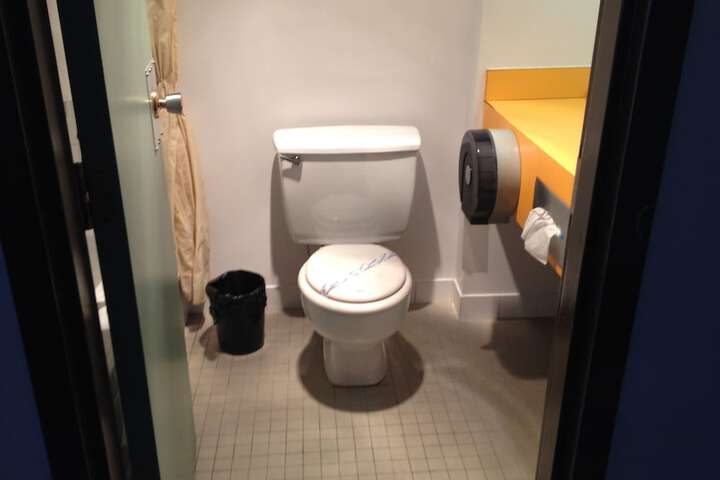 Room 9 of 16