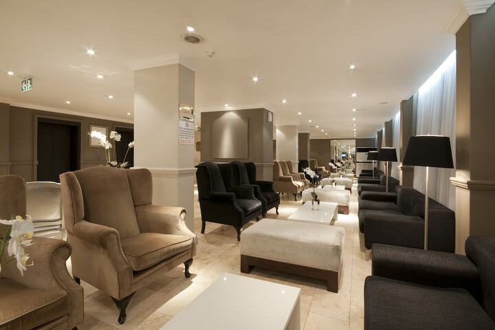 Lounge 69 of 73