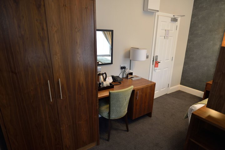 Room 11 of 40