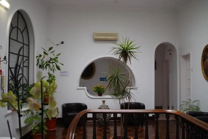Room 10 of 12