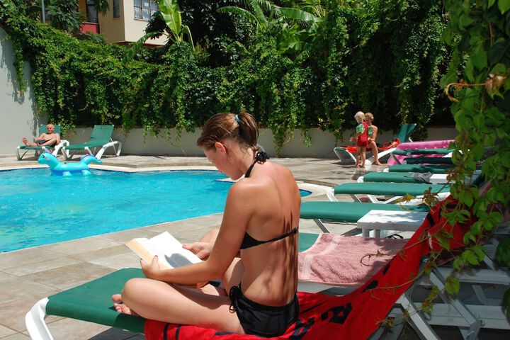 Hotel Pool