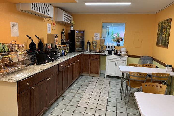 Breakfast area