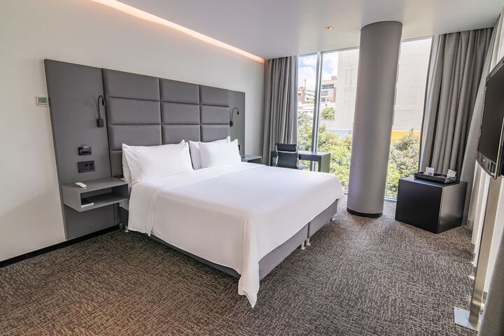 Room 10 of 84
