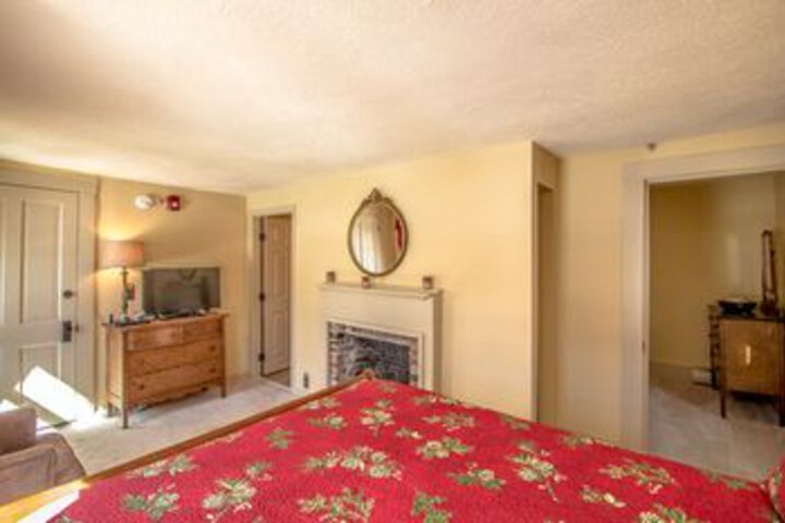 Room 27 of 58
