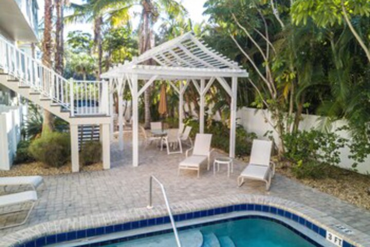 Pool 25 of 31
