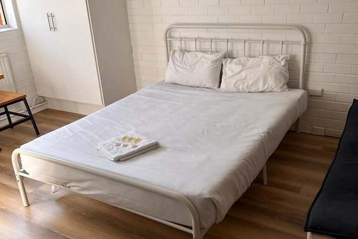 Room 10 of 19