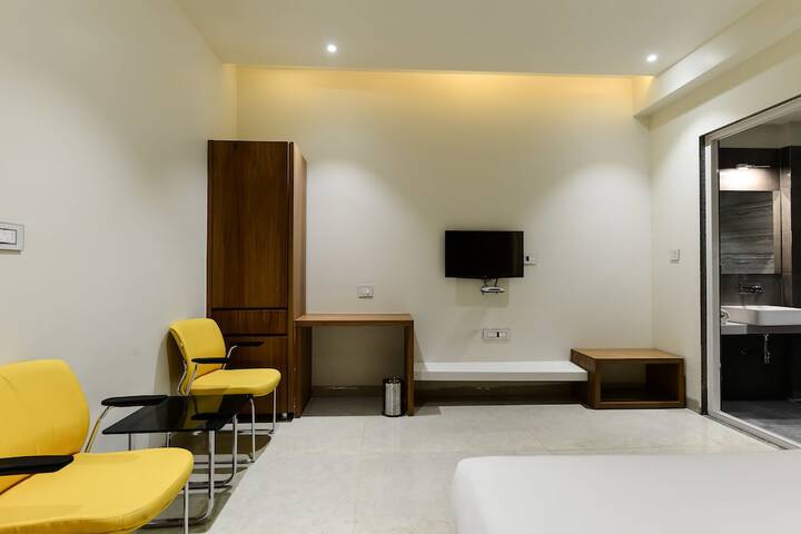 Room 30 of 85