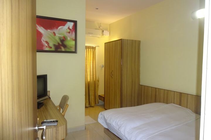 Room 5 of 20