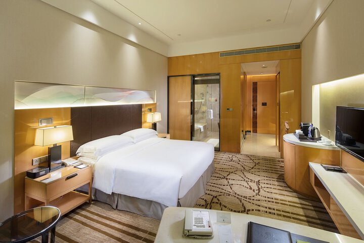 Room 10 of 80