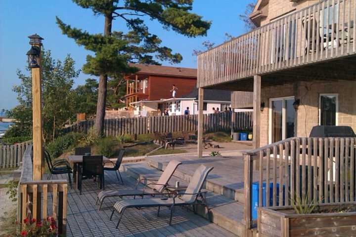 Sundeck 16 of 20