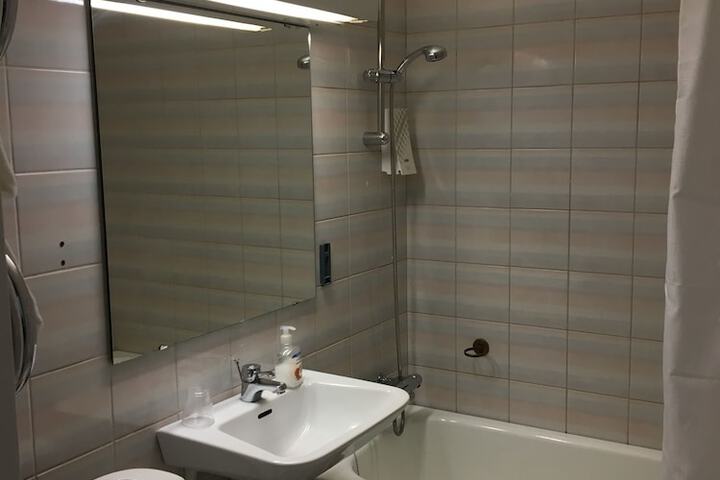 Room 16 of 27