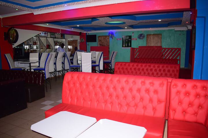 Lounge 29 of 40