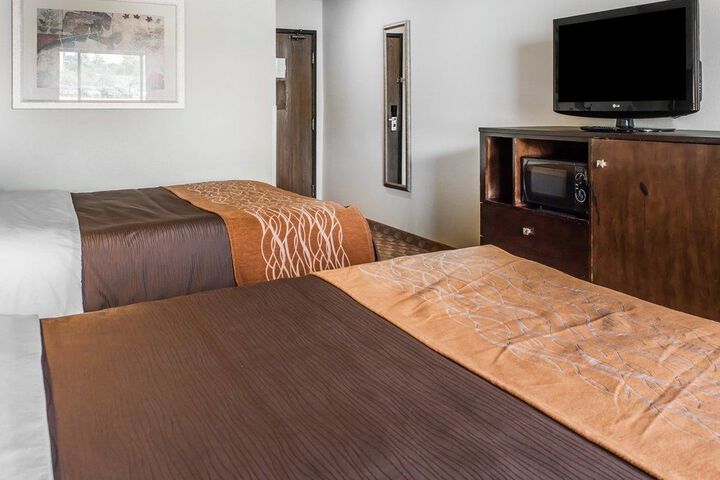 Room 8 of 33