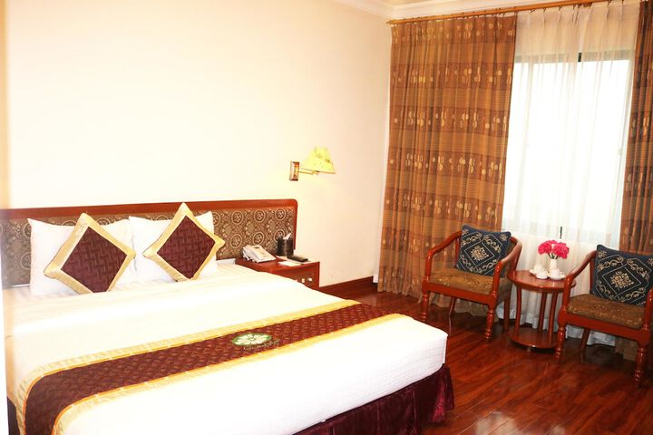 Room 4 of 38