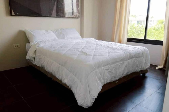 Room 6 of 14