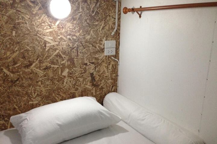 Room 10 of 27