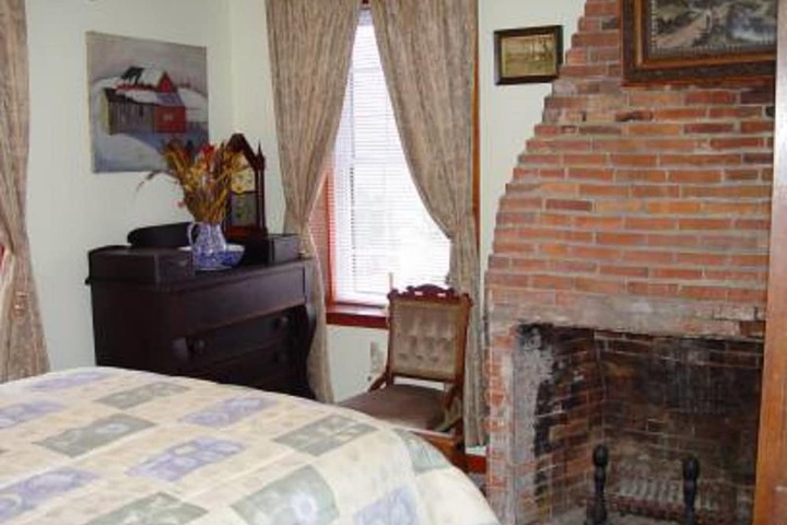 Room 2 of 27
