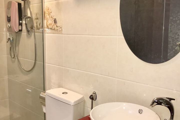 Room 8 of 12