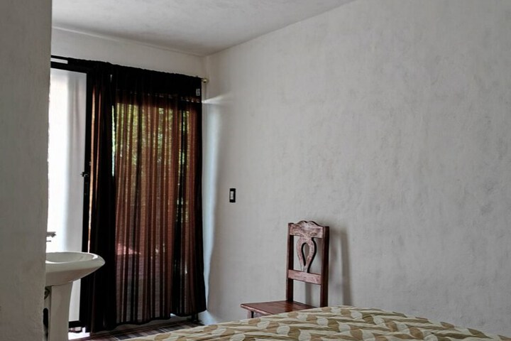 Room 13 of 30