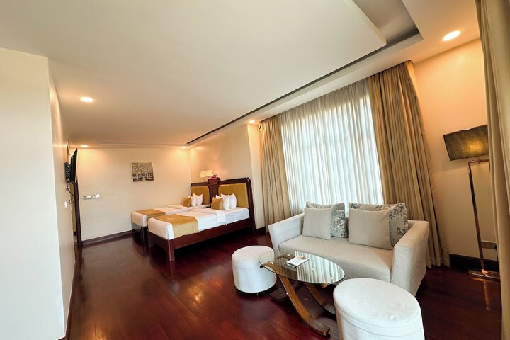 Room 18 of 142