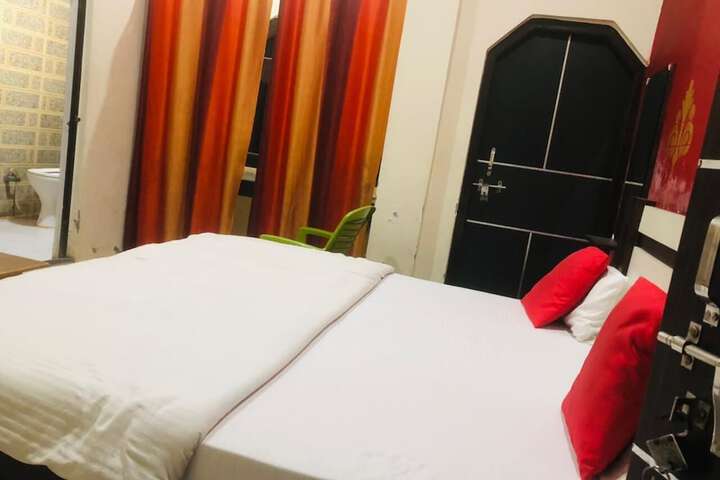 Room 9 of 14