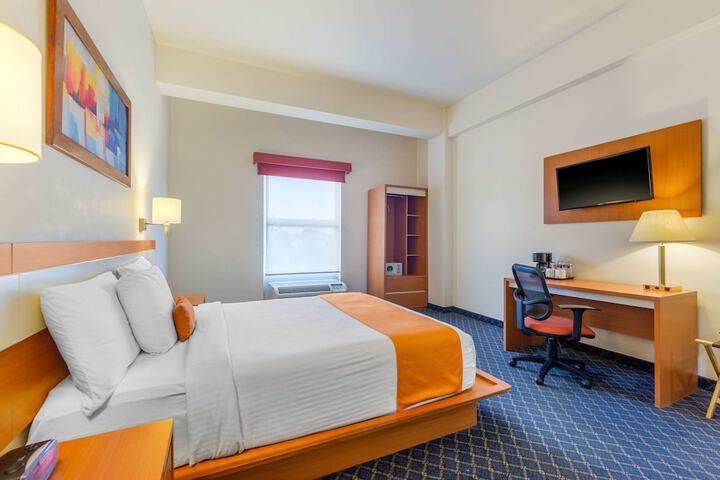 Room 10 of 30