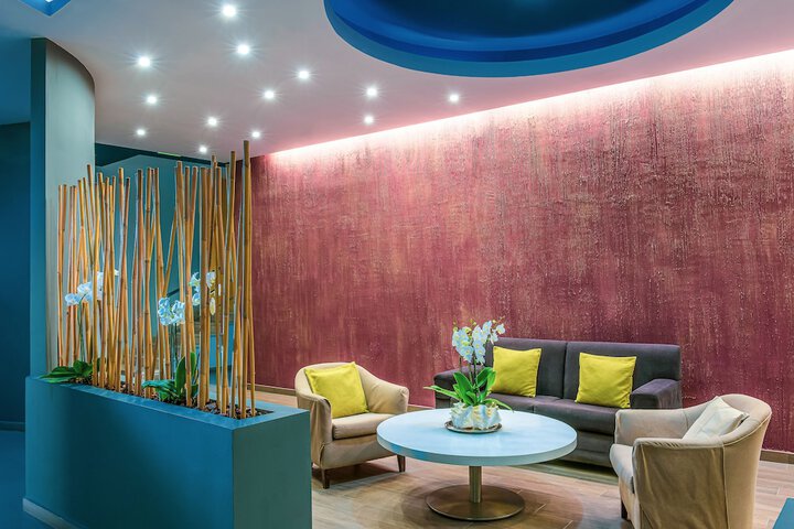 Entrance & Lobby