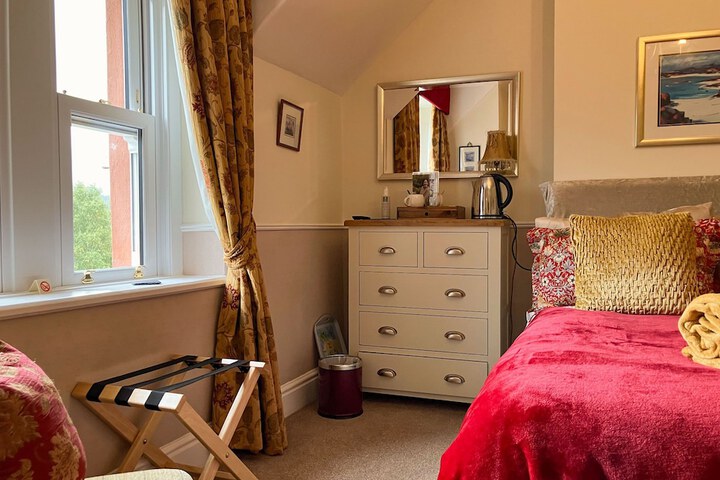 Room 16 of 36