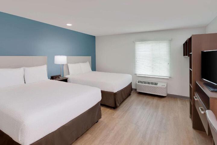 Queen Bed Accessible (10 of 13)
