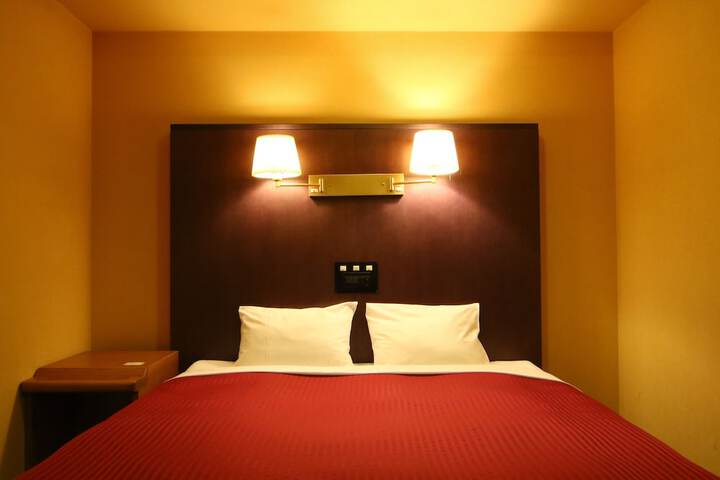 Room 17 of 37