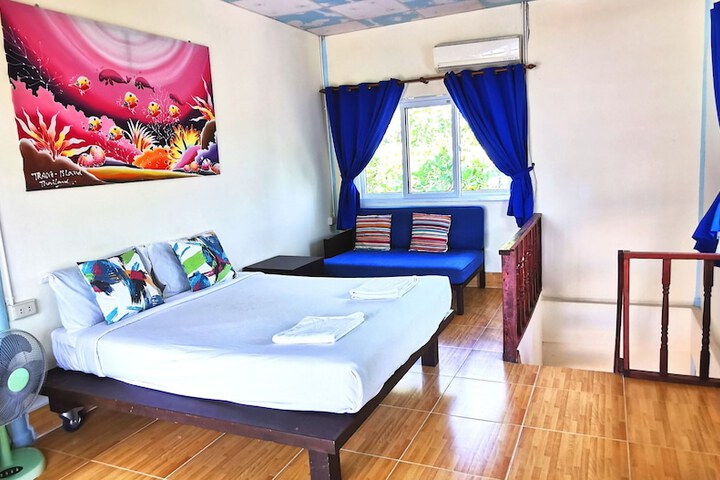 Room 5 of 118