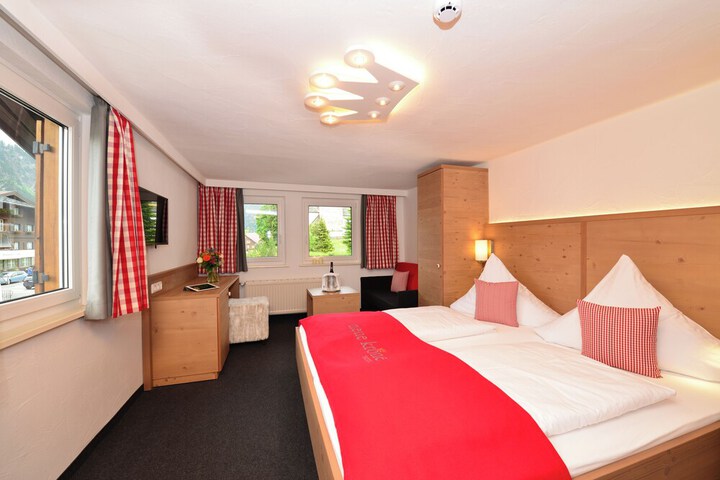 Room 27 of 78