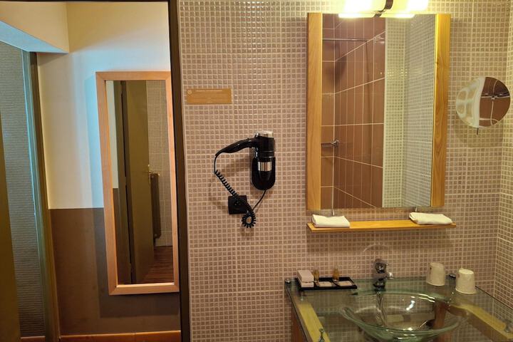 Room 49 of 81