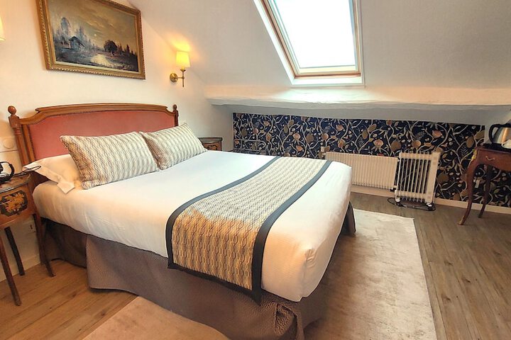 Room 4 of 27