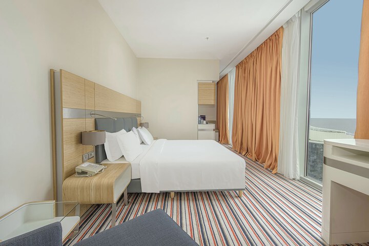 Room 37 of 204