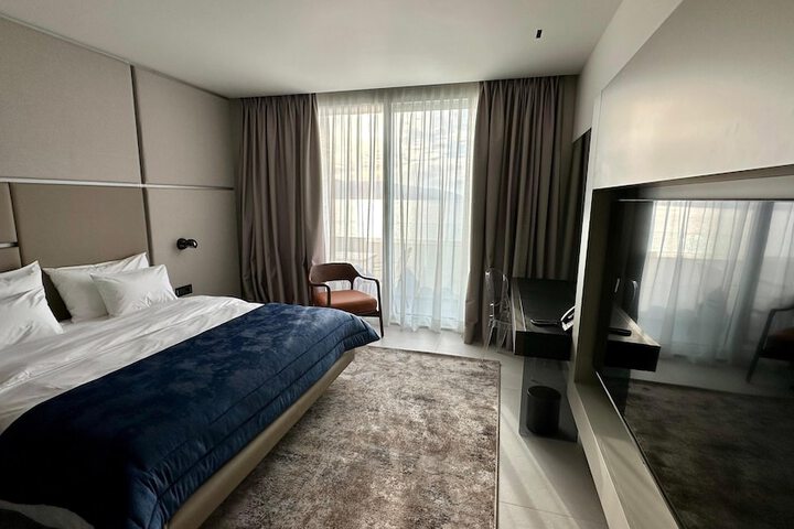 Room 5 of 40