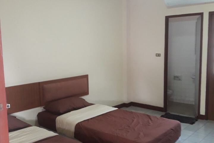 Room 9 of 33