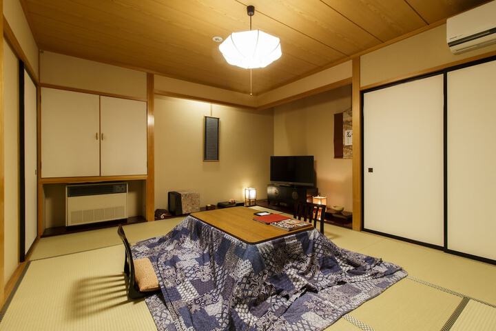Room 18 of 110